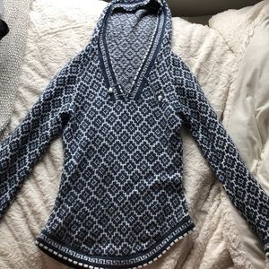 VINTAGE, HAND MADE SWEATER IN PERU FLEE MARKET.